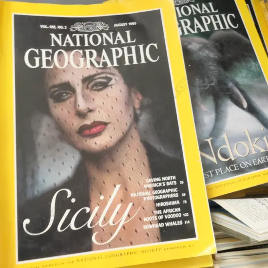 LOT OF NATIONAL GEOGRAPHIC MAGAZINES 