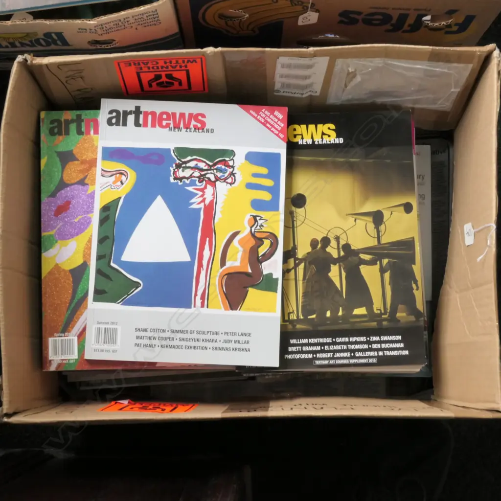 LOT OF ART NEWS NZ MAGAZINES Image 1++