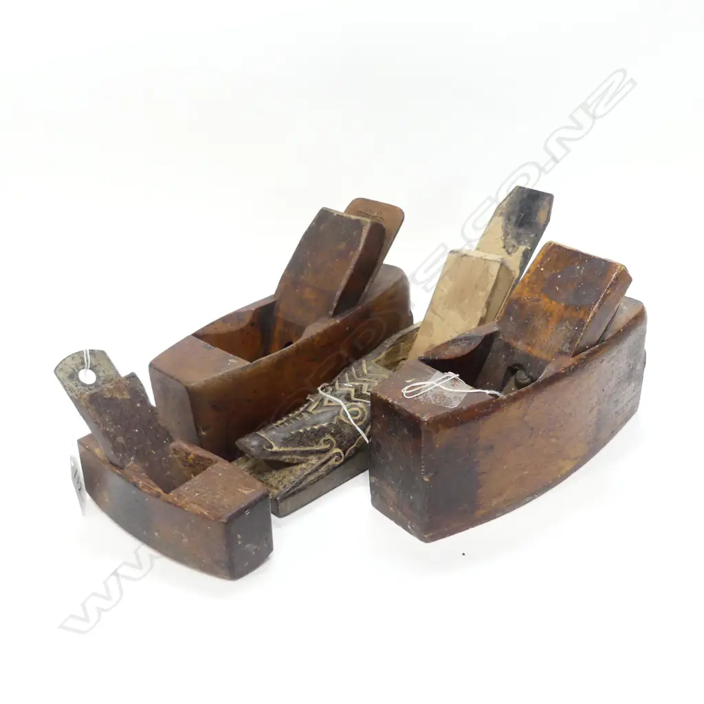 3 WOODEN MOULDING PLANES + ONE CARVED Image 1++