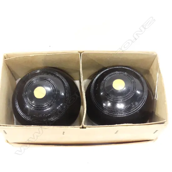 PR INDOOR LIGNUM VITAE BOWLS BOXED