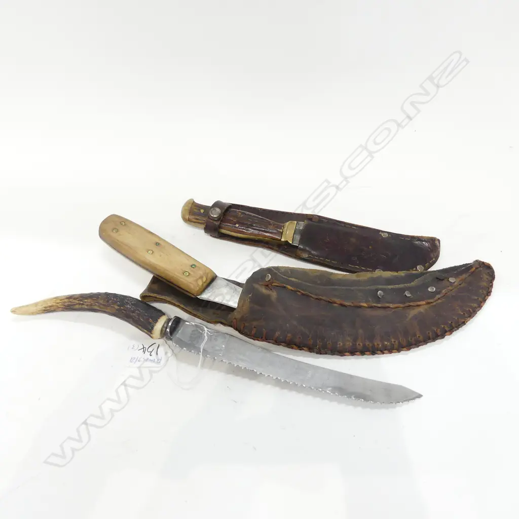 2 HUNTING KNIVES AND BREAD KNIFE Image 1++