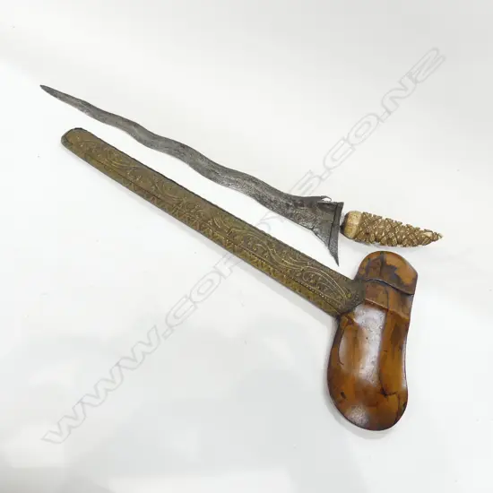 (K28) INDONESIAN KRIS OLD WAVY BLADE CARVED BONE HANDLE