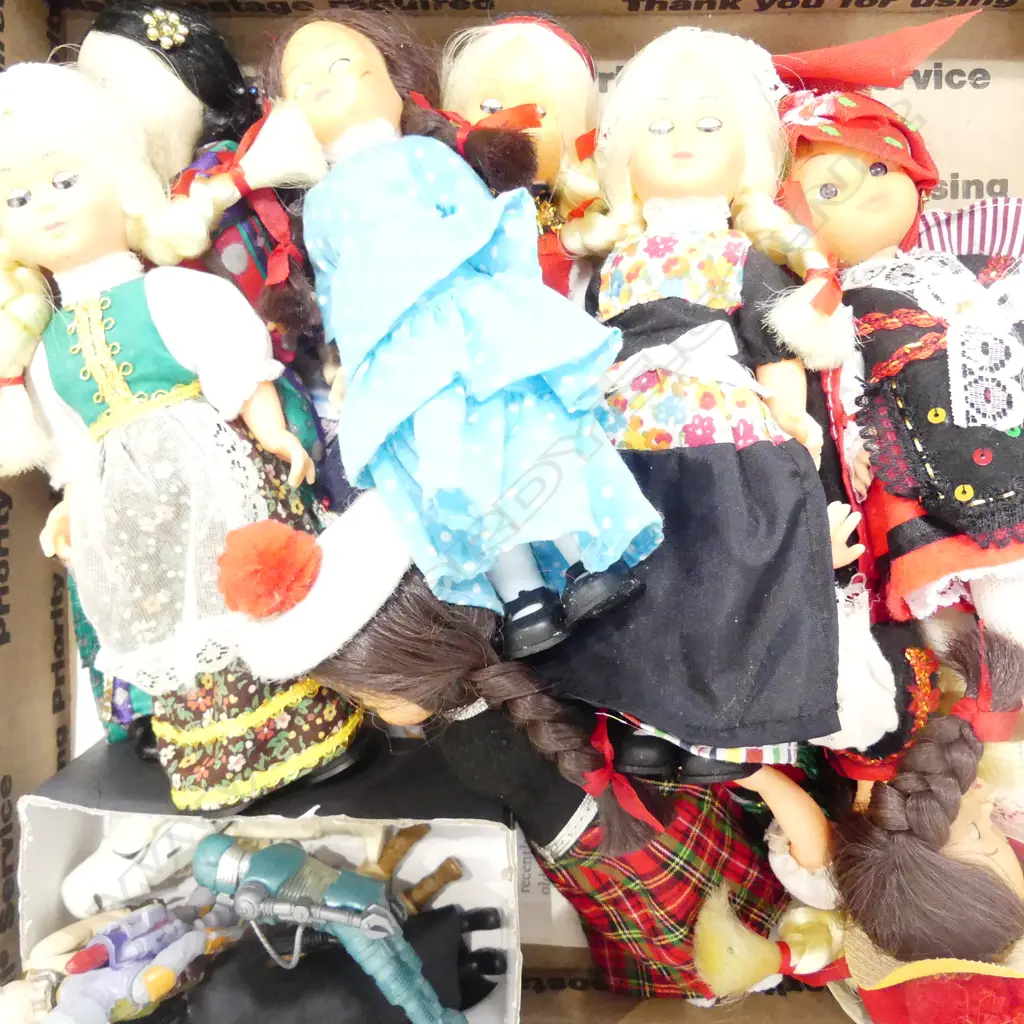 LOT ASST DOLLS OF THE WORLD AND RETRO STAR WARS FIGURINES Image 1++