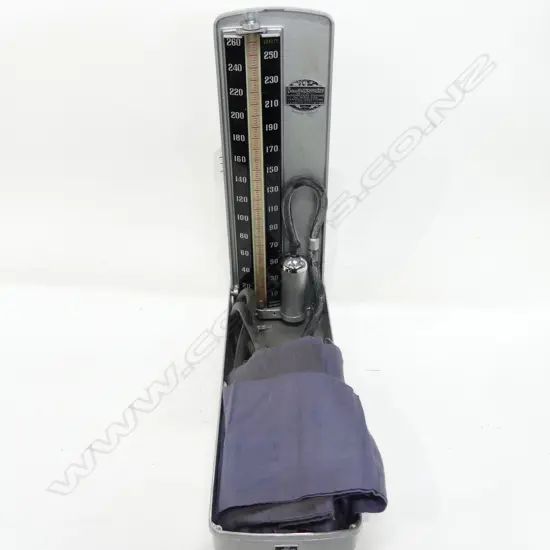 VINTAGE BLOOD PRESSURE KIT