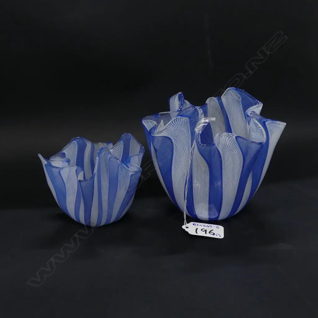 2 ITALIAN GLASS HANDKERCHIEF VASES LARGEST H. 90MM Image 1++