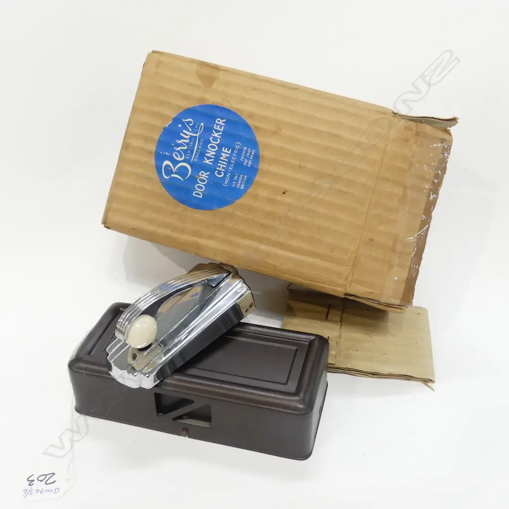 DECO BERRY VINTAGE DOOR KNOCKER CHIME IN ORGINAL BOX AS NEW H 180 MM Image 1++