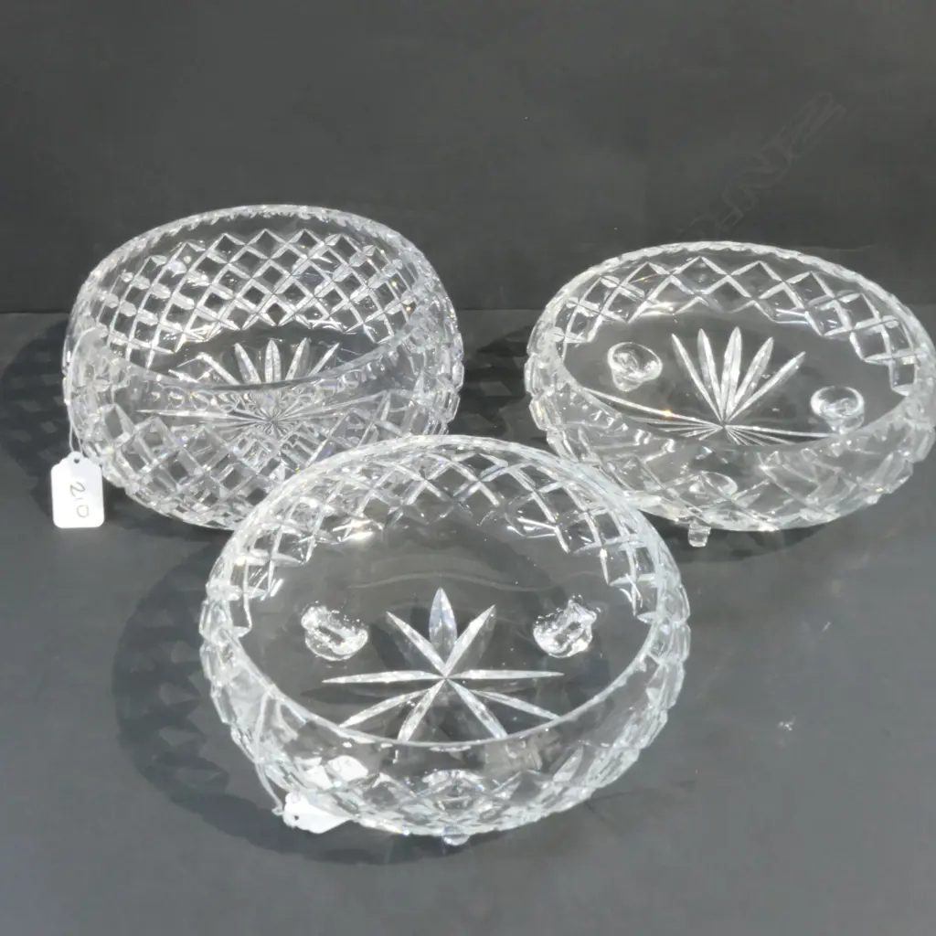 3 CRYSTAL BOWLS Image 1++