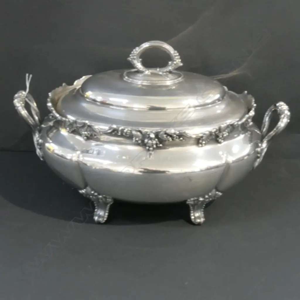 SILVER PLATE SOUP TUREEN Image 1++
