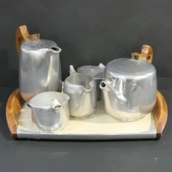 PICQUOT WARE 4 PC TEASET WITH TRAY L 400 MM