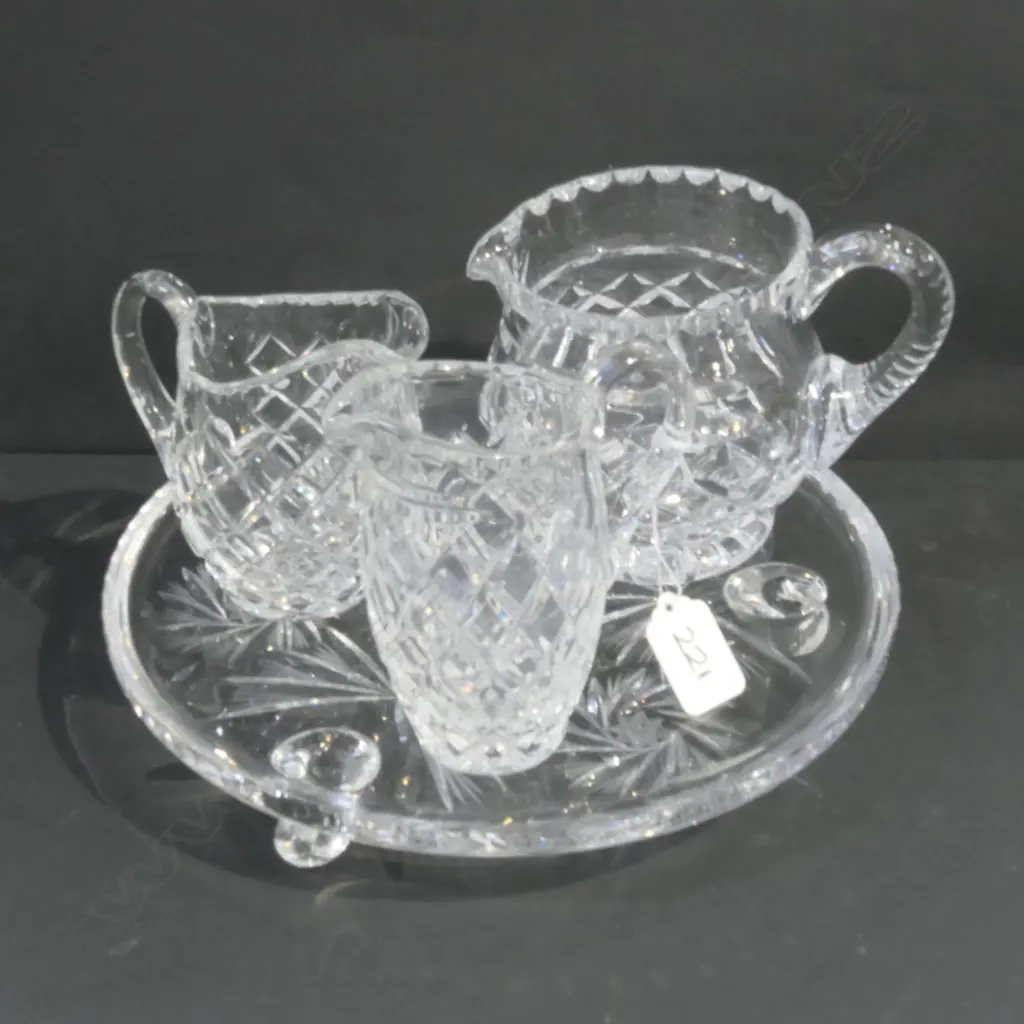 3 CRYSTAL JUGS ON A CRYSTAL TRAY Image 1++