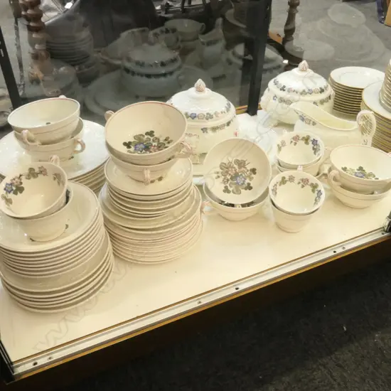 67 PIECE WEDGWOOD 'PATRICIAN' DINNER SET 