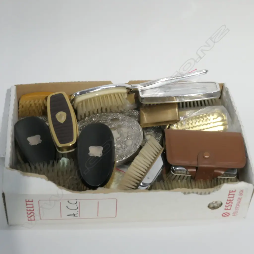 LOT VINTAGE MIRRORS/BRUSHES ETC Image 1++