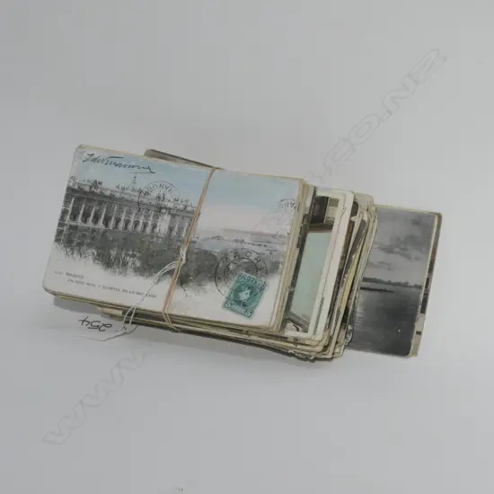 COLLECTION (60) WORLD VINTAGE POSTCARDS