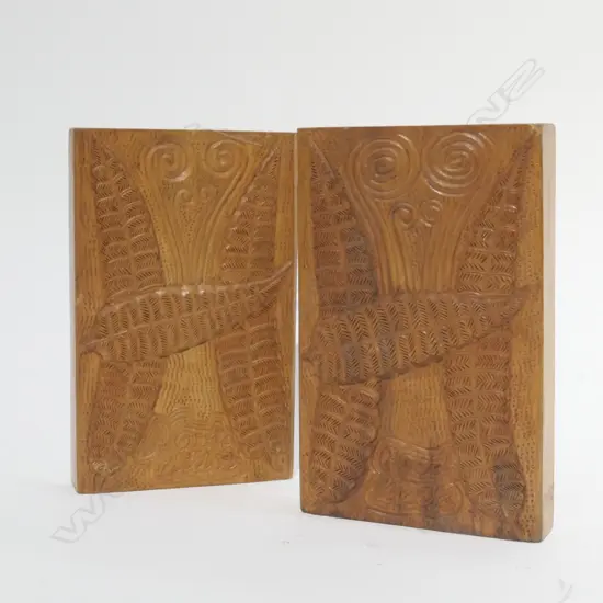 PAIR OF VINTAGE MAORI CARVED WOODEN BOOK ENDS 'GOOD LUCK' AND 'NORRIE DID IT' H. 150MM