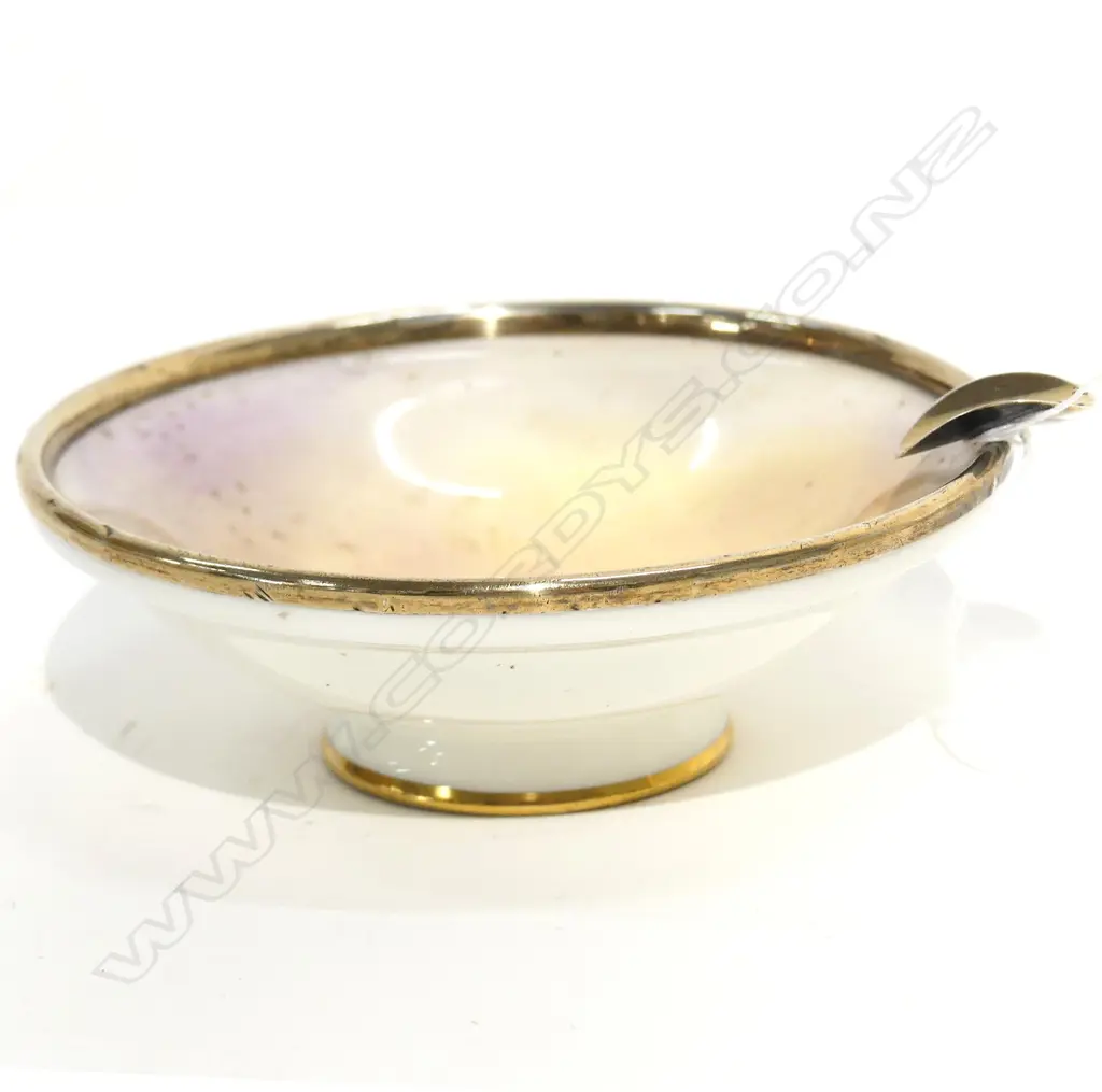 (17480) R/WORCESTER J STINTON PAINTED ASHTRAY SILVER Image 1++