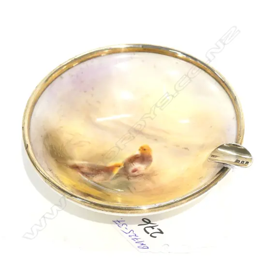 (17480) R/WORCESTER J STINTON PAINTED ASHTRAY SILVER