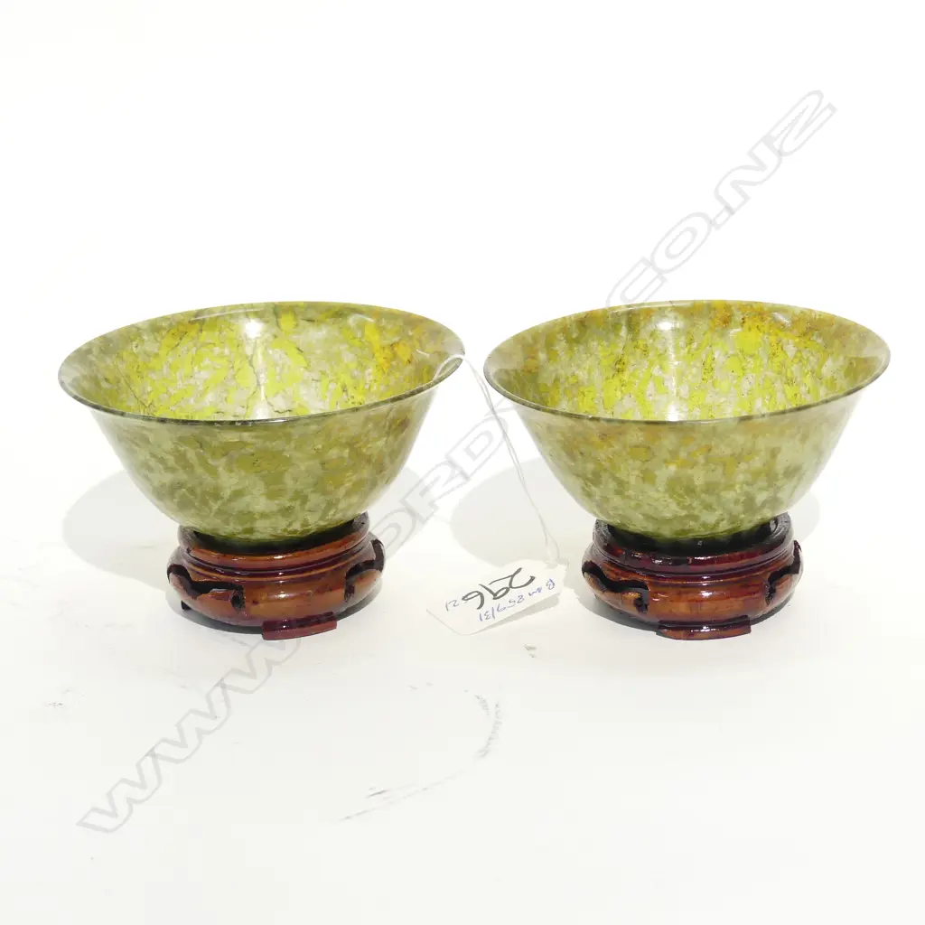 2 SPINACH JADE BOWLS ON STANDS Image 1++
