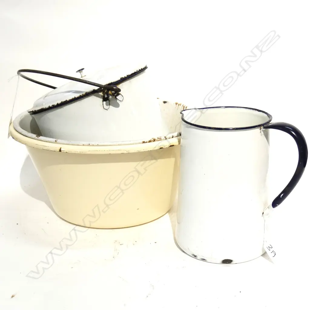 LOT ASST ENAMEL BOWLS AND PLATES Image 1++