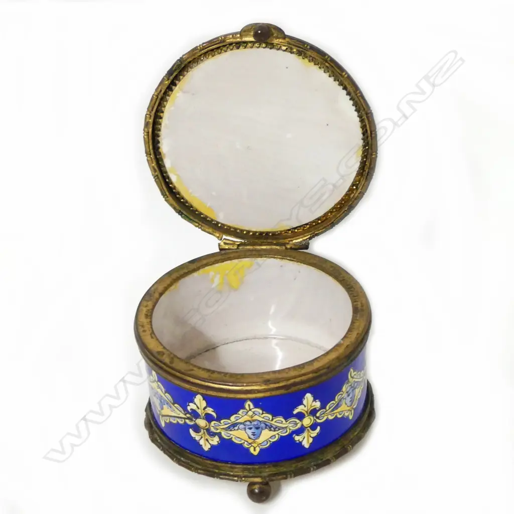 A 19thC European (French) enamel and ormolu box Image 1++