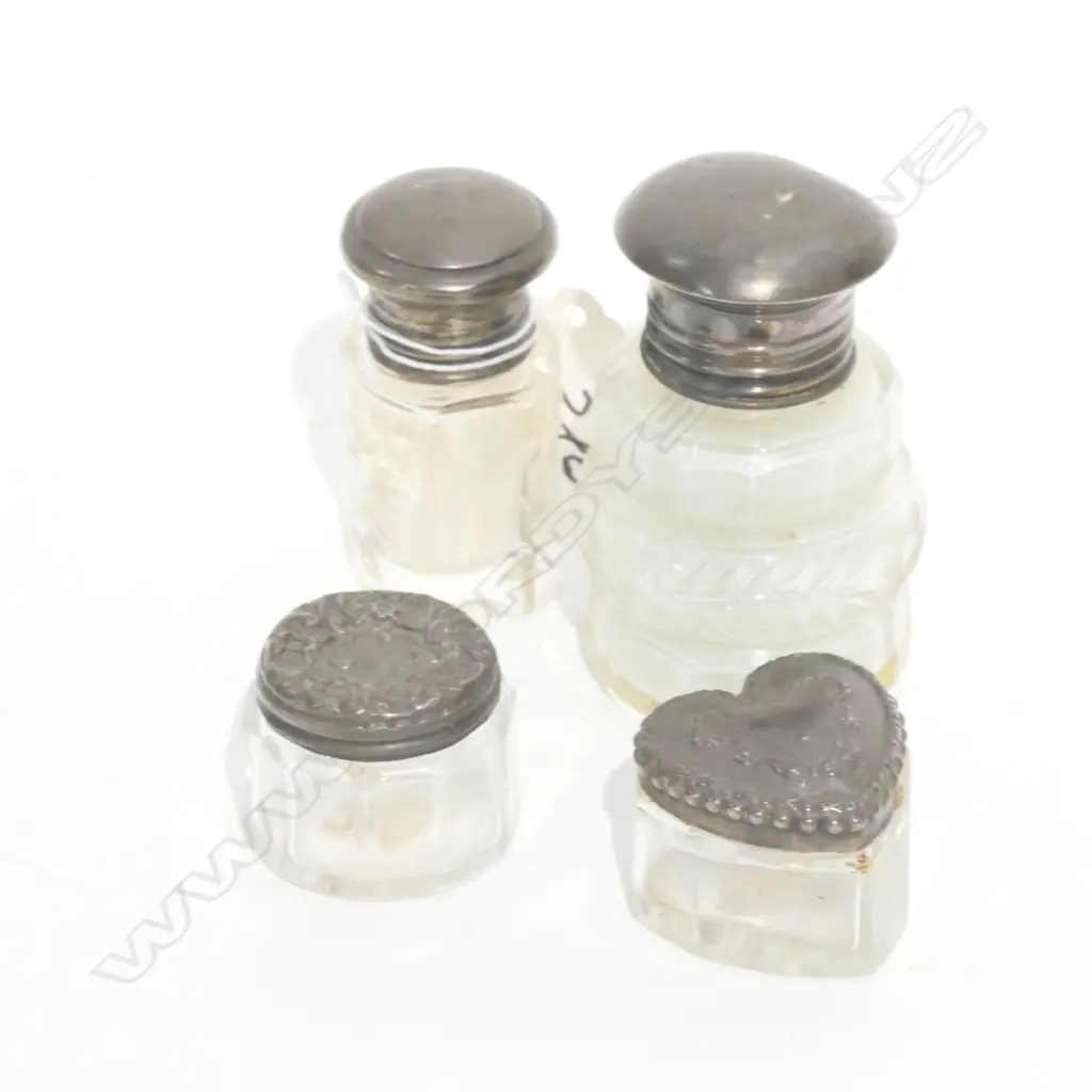 4 STERLING TOPPED GLASS PATCH BOXES  Image 1++