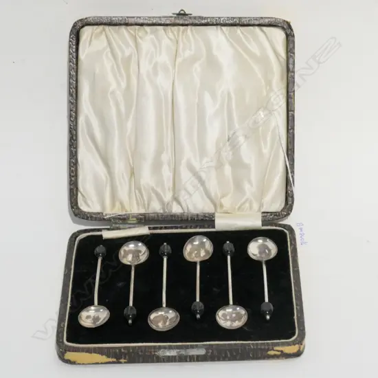 6 CASED STG SILVER COFFEE SPOONS