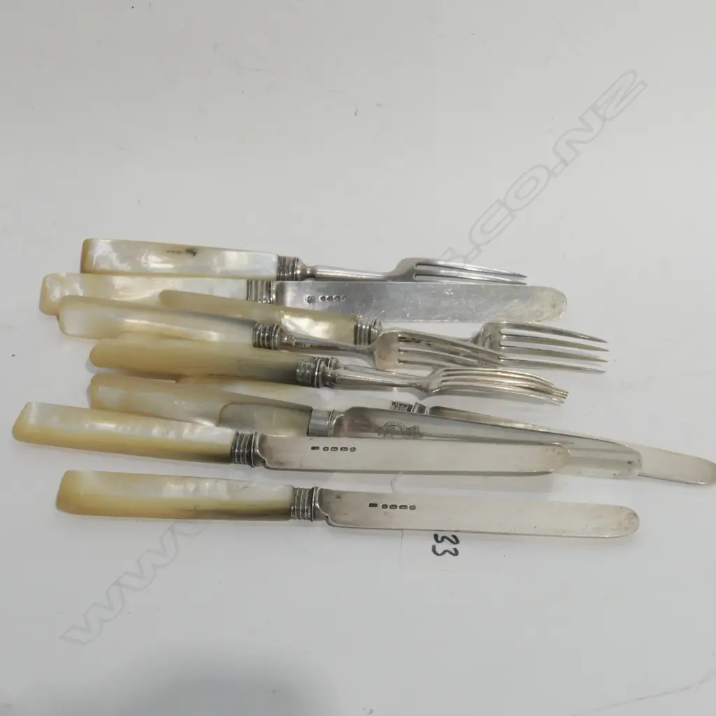 VICTORIAN MILITARY CRESTED 5 KNIVES & 5 FORKS WITH SILVER BLADES & TINES, Image 1++