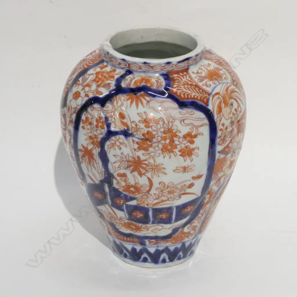 IMARI VASE Image 1++