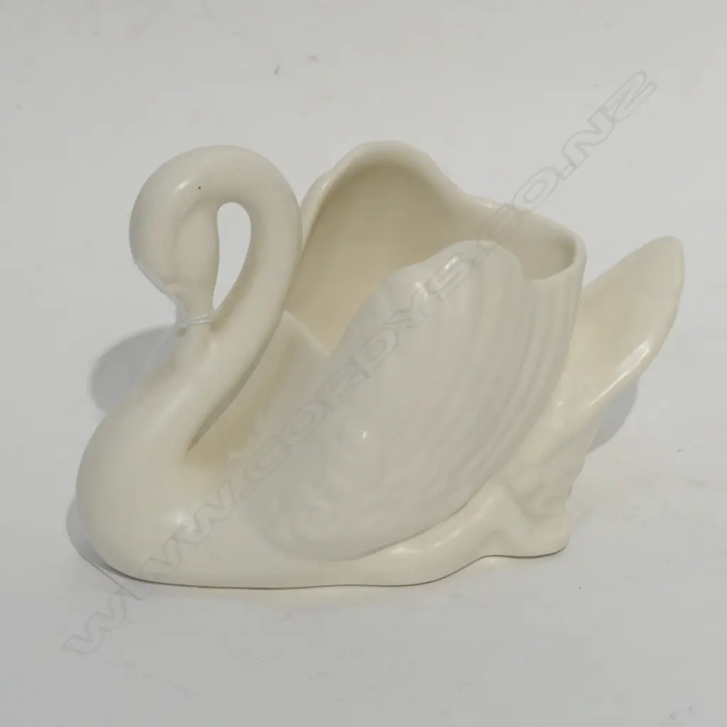 CROWN LYNN SMALL WHITE SWAN VASE CROWN MARK H.100MM Image 1++