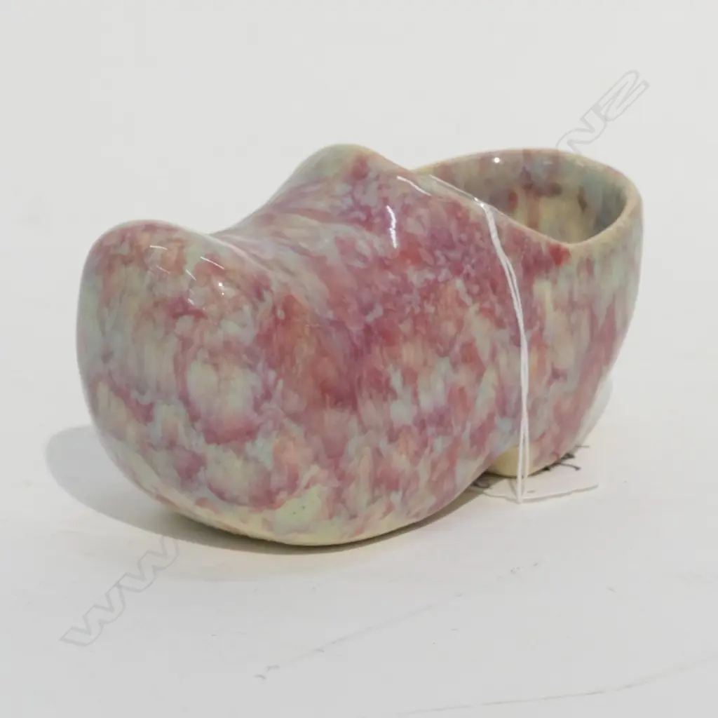 EARLY CROWN LYNN AMBRICO CLOG RED BLUE MOTTLE Image 1++