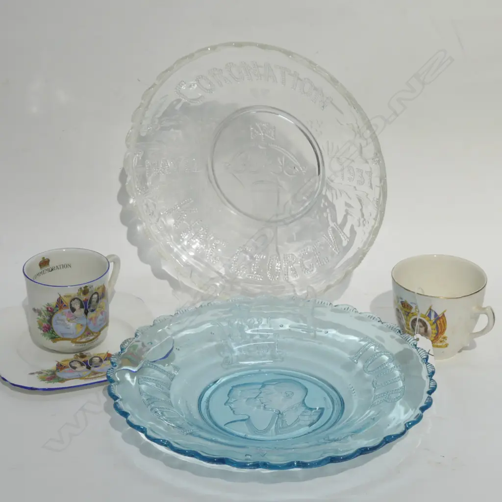 5 ROYALTY VINTAGE PCES: 2 GLASS DISHES 3 CHINA PCES Image 1++
