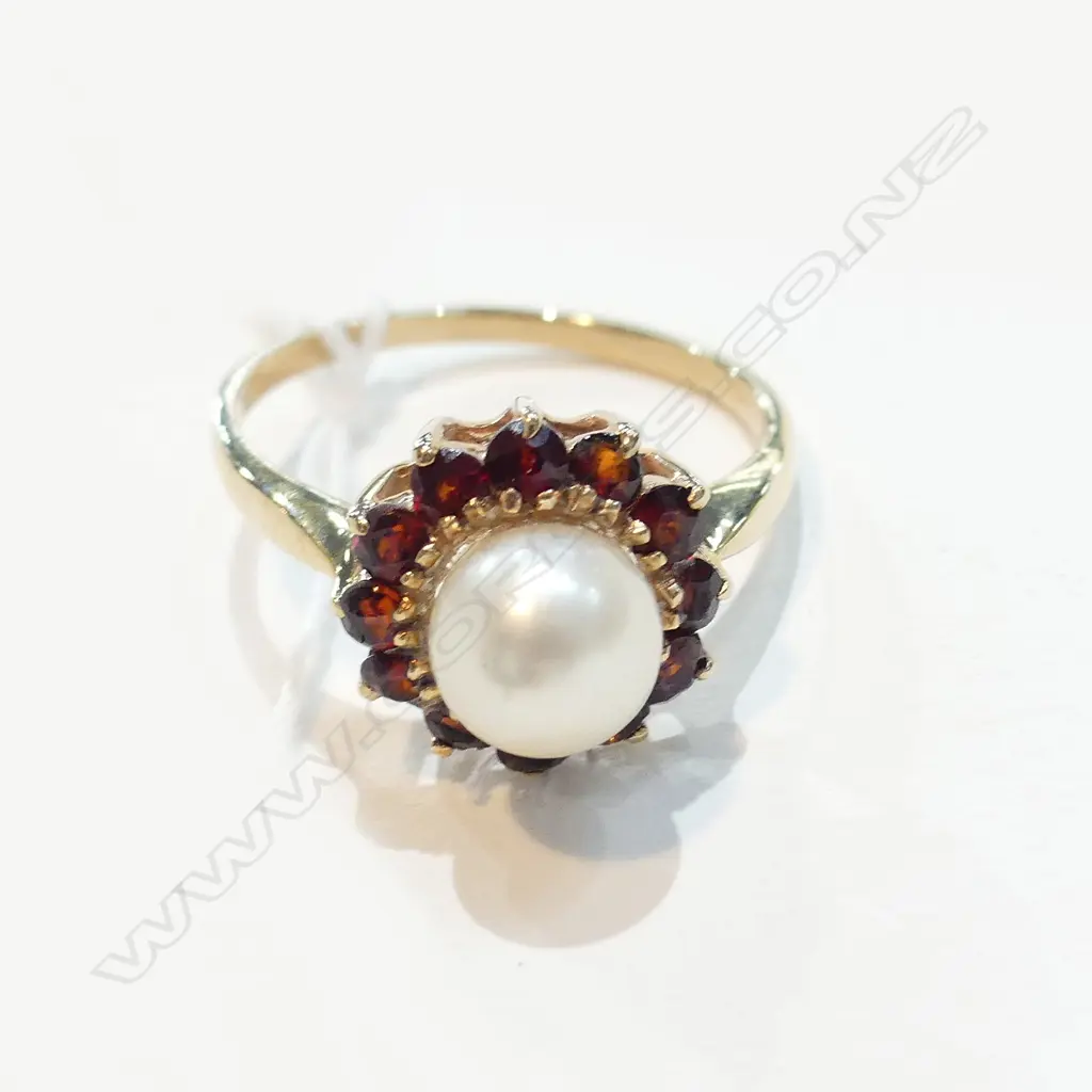 9CT YELLOW GOLD PEARL GARNET RING Image 1++