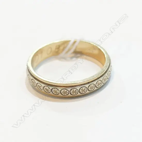 9CT ENGRAVED ETERNITY BAND RING 3.18GMS