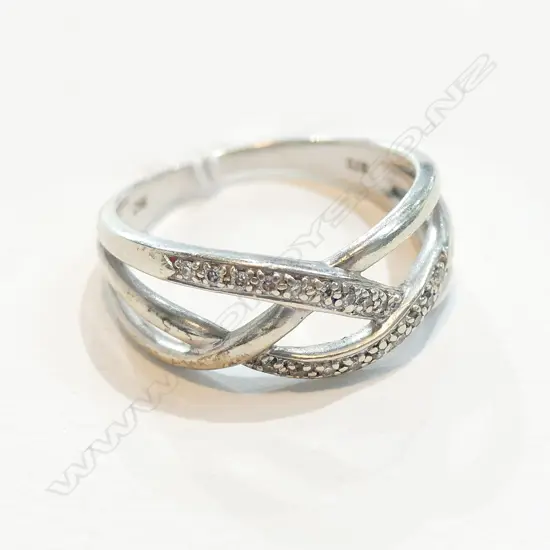 9CT WHITE GOLD & DIAMOND RING TRIPLE BAND 3.5GMS