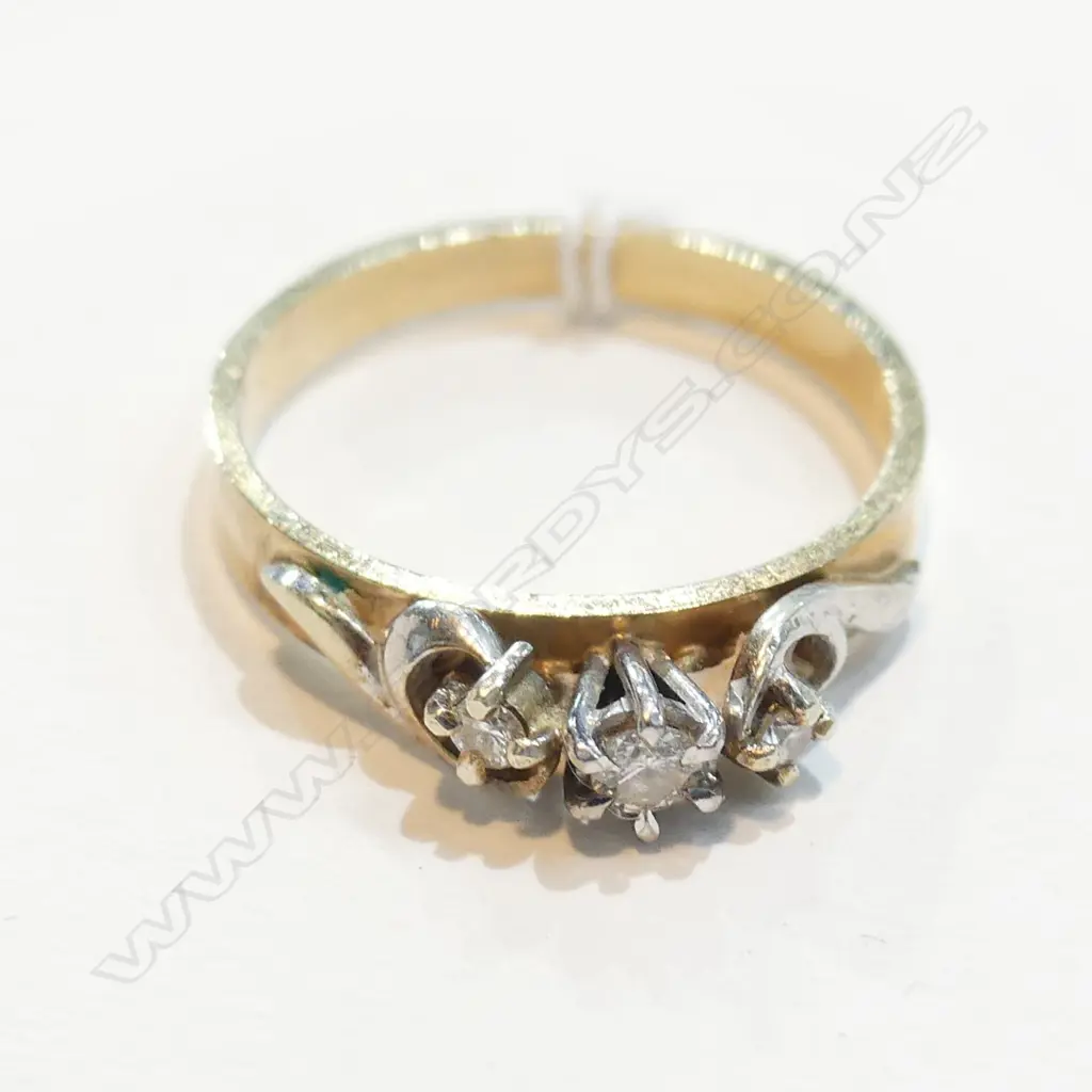 9CT 3 DIAMOND RING 2.45GMS Image 1++
