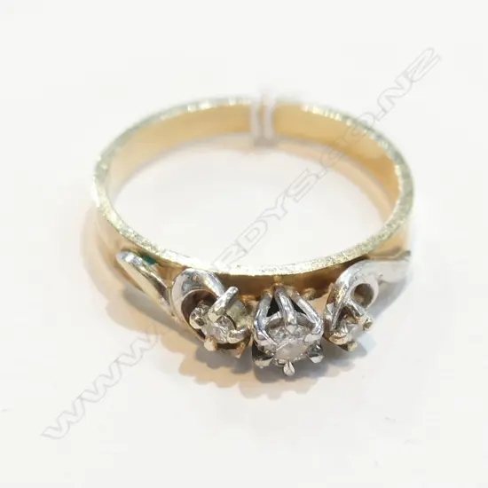 9CT 3 DIAMOND RING 2.45GMS