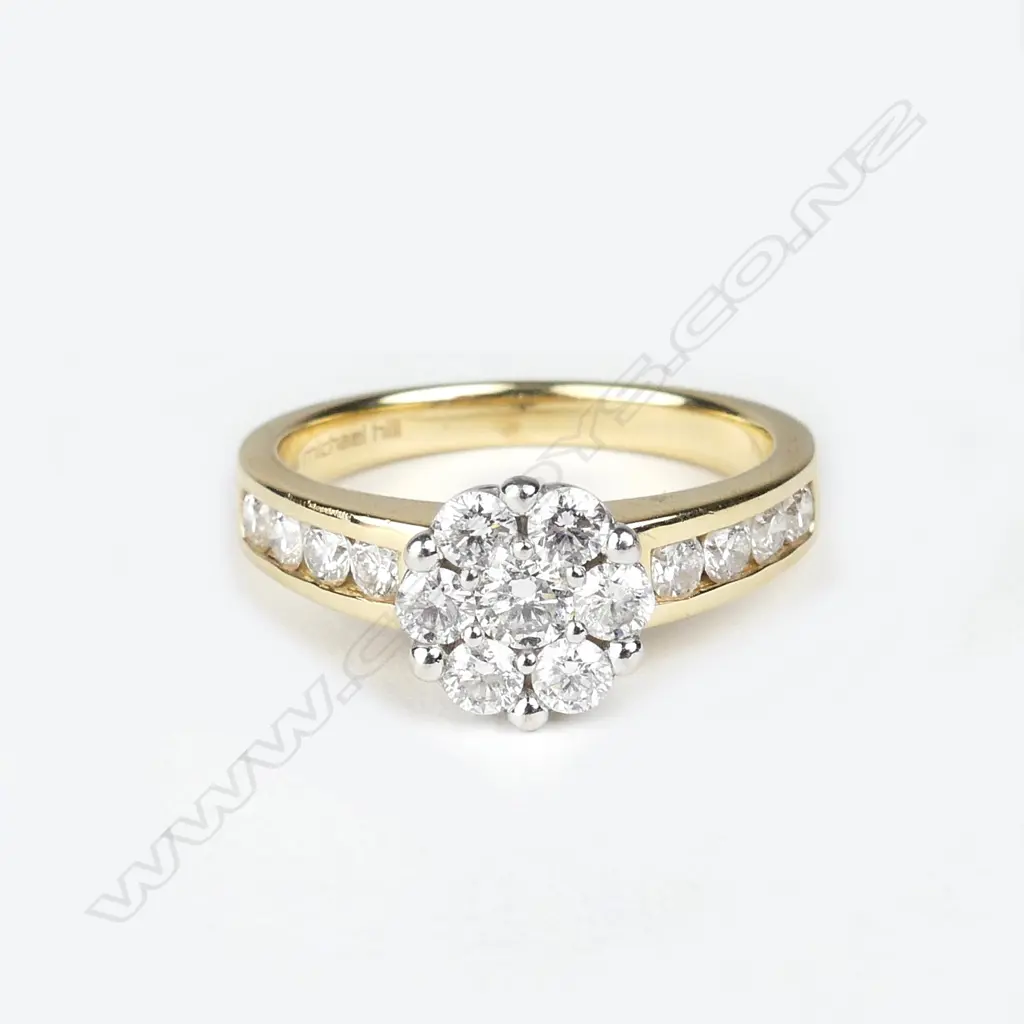 An 14ct gold and diamond cluster ring Image 1++
