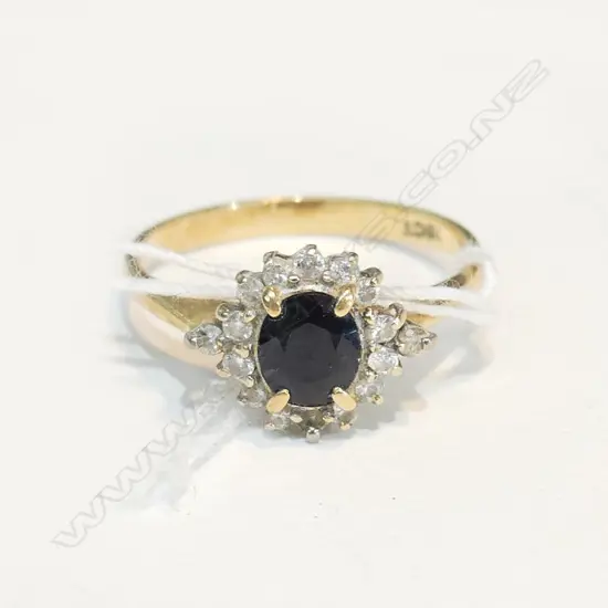 18ct GOLD & SAPPHIRE DIAMOND  CLUSTER RING (TOTAL 2.8ct)