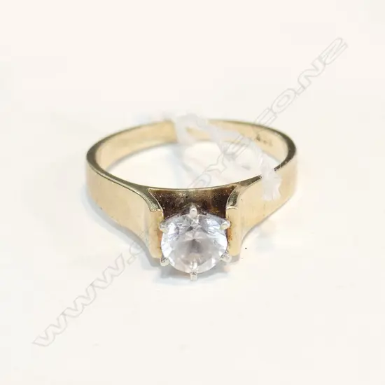 9CT GOLD SOLITAIRE RING