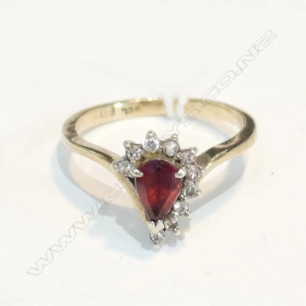 9CT GARNET RING 1.93GMS Image 1++
