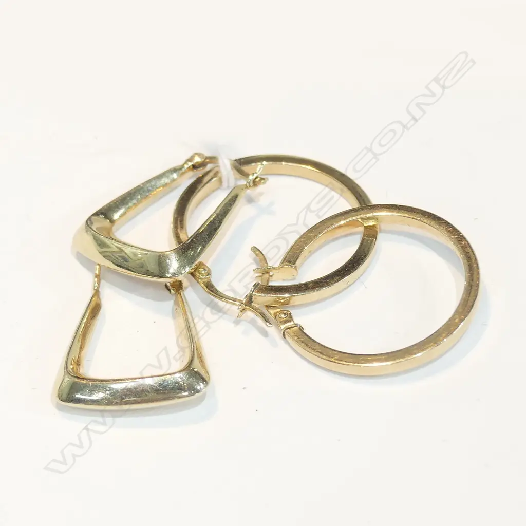 2 PRS 9CT YELLOW GOLD EARRINGS 2.7GMS Image 1++