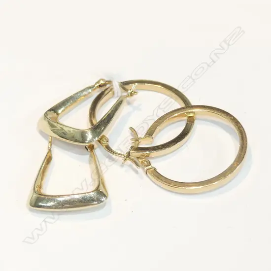 2 PRS 9CT YELLOW GOLD EARRINGS 2.7GMS