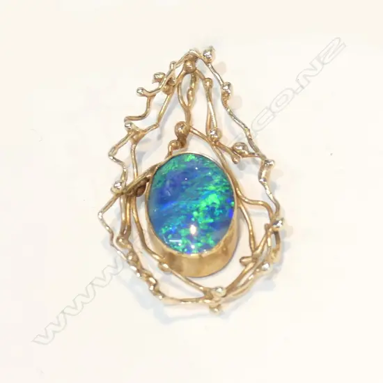 18ct? GOLD AND OPAL DOUBLET PENDANT 7gms