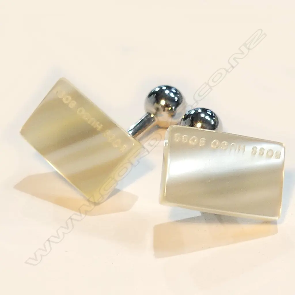 HUGO BOSS MOTHER OF PEARL CUFF LINKS Image 1++
