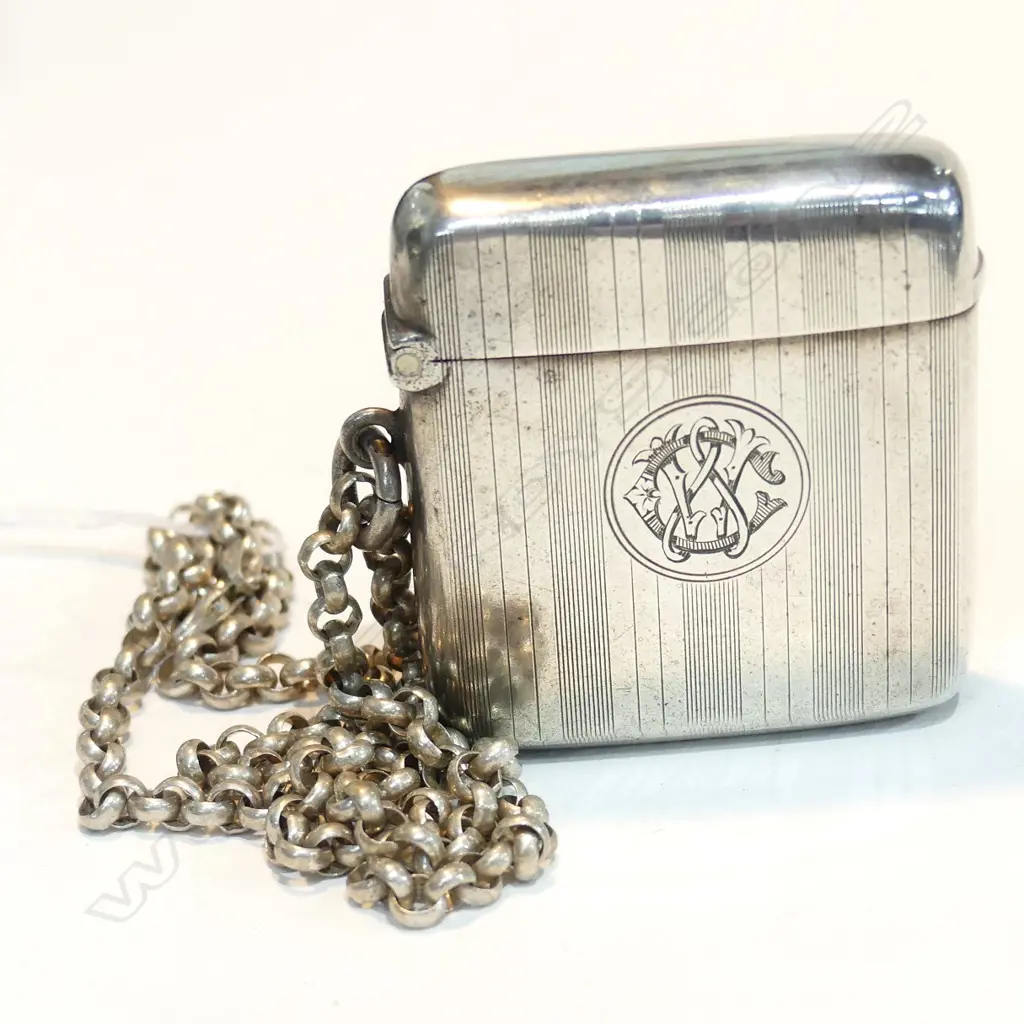 1911 SILVER VESTA CASE ON CHAIN Image 1++