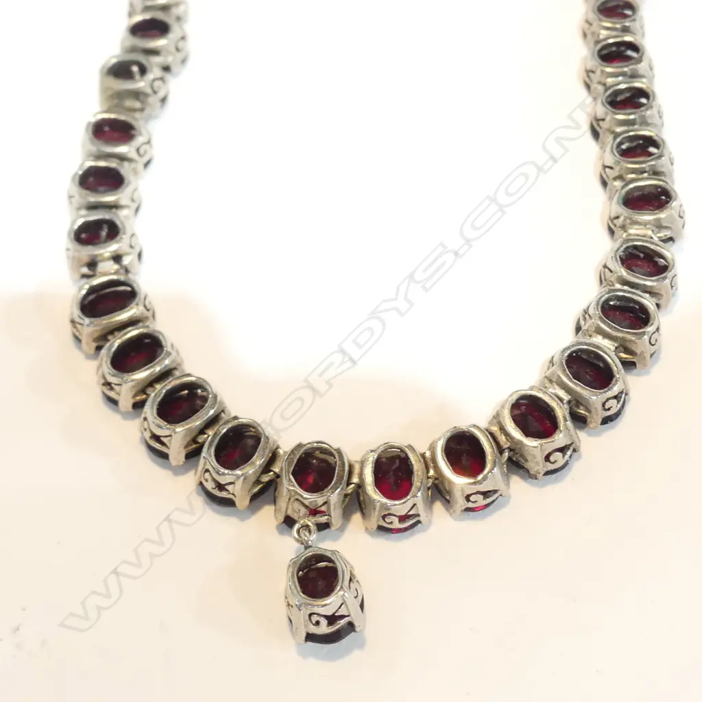 VINTAGE SILVER AND GARNET NECKLACE Image 1++