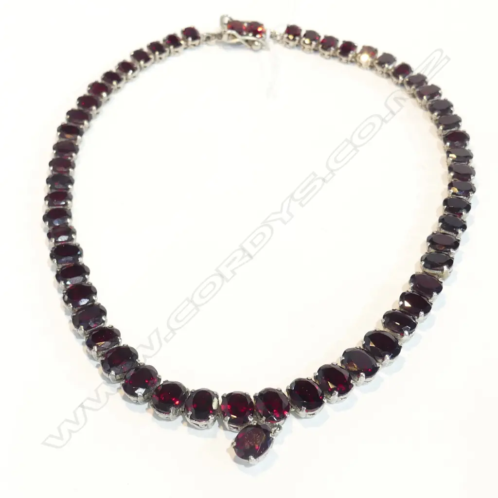VINTAGE SILVER AND GARNET NECKLACE Image 1++
