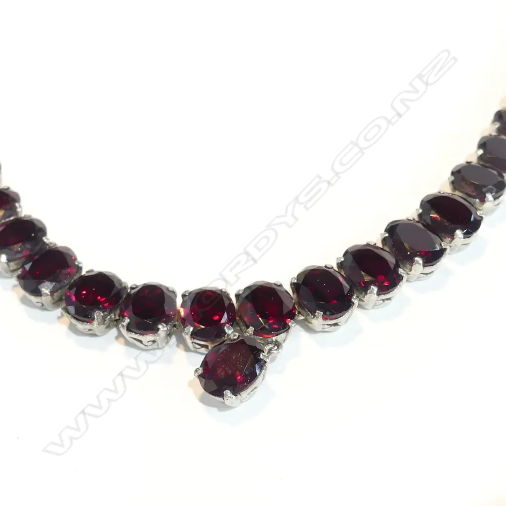 VINTAGE SILVER AND GARNET NECKLACE Image 1++