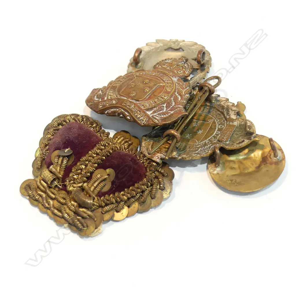 BAG 5 MILITARY BADGES INCLUDES... Image 1++