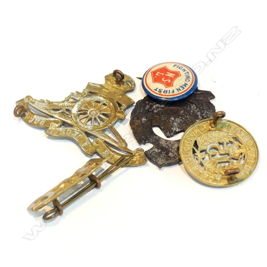 5 MILITARY BADGES ETC INCLUDES NZ MACHINE GUN CORPS... Image 1++