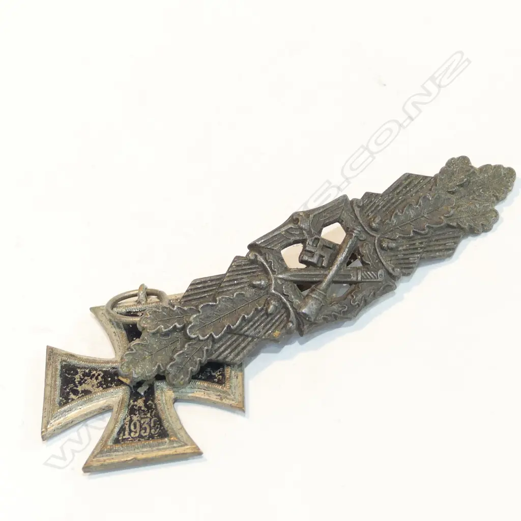 GERMAN CROSS & BADGE (CLOSE COMBAT BAR) Image 1++